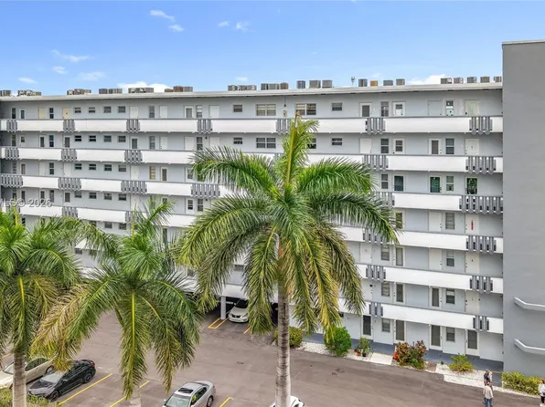 1000 NE 14th Ave APT 411, Hallandale, FL 33009
