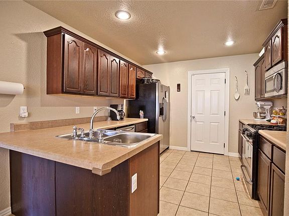 3rd image of 2902 SW Wentworth Ave