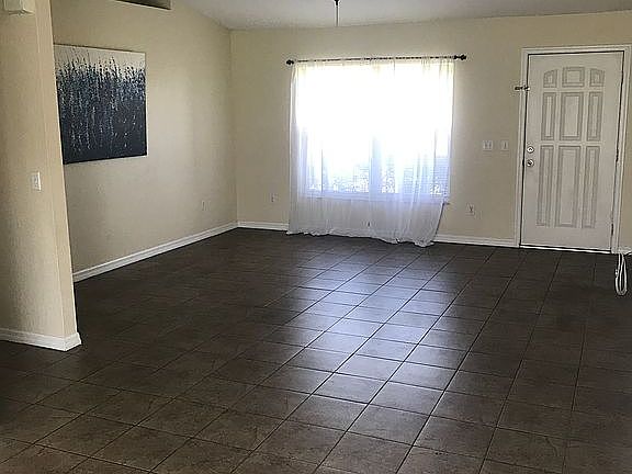 4th image of 27 Hemlock Radial Dr