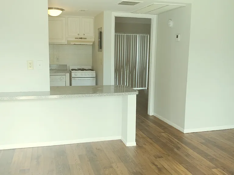 139 Oyster Bay Cir #130 — Photo 7