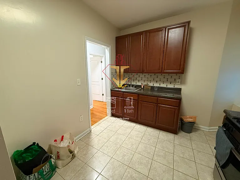 146-150 Manhattan Ave #3 — Photo 4