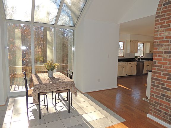 4th image of 8463 Sycamore Ln