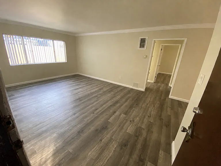 10841 Hortense St — Photo 10