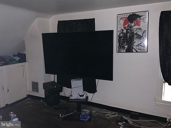2nd image of 49 Oak St