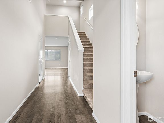 5th image of 2821 Cassius Street NE
