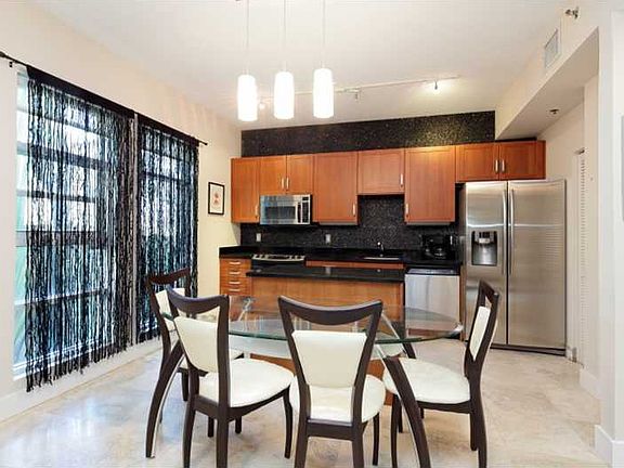 3rd image of 1545 Jefferson Ave APT 106