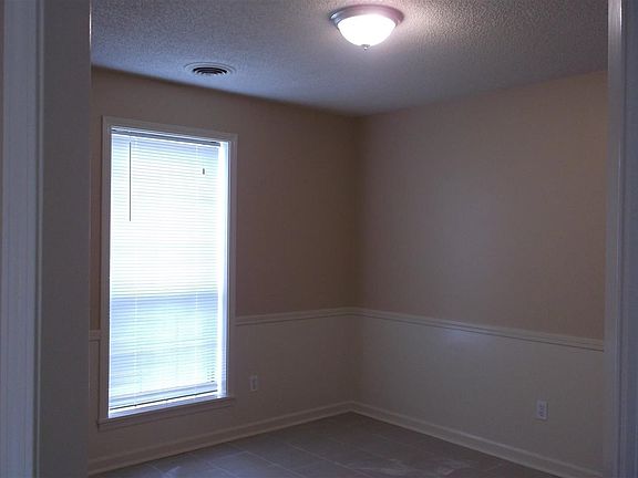 2nd image of 445 Sassafras Cir