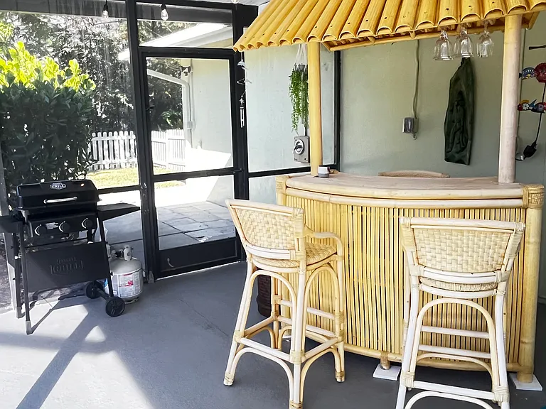 Tiki bar and grill