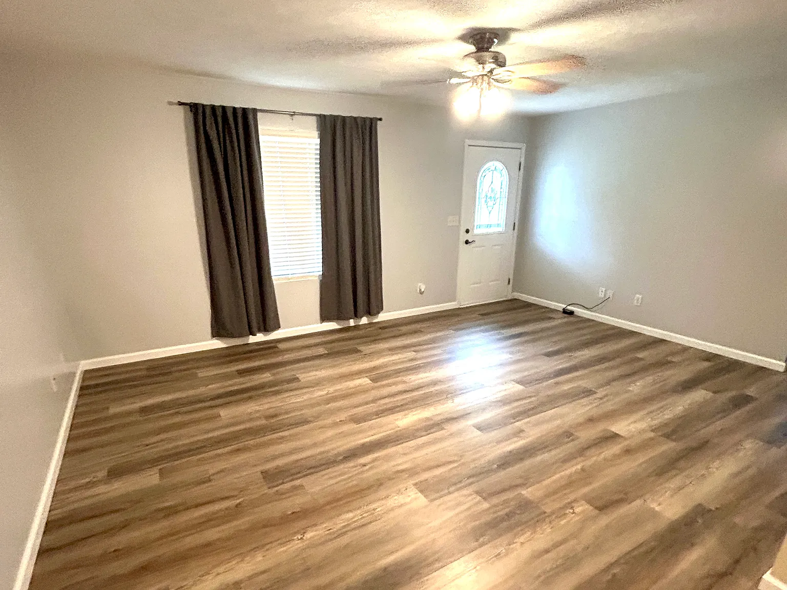 3 bed, 1600 sqft, $2,300 — Photo 2