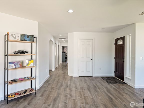 5th image of 2387 Combine Street