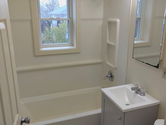 4th image of 29 Annawan St #F6