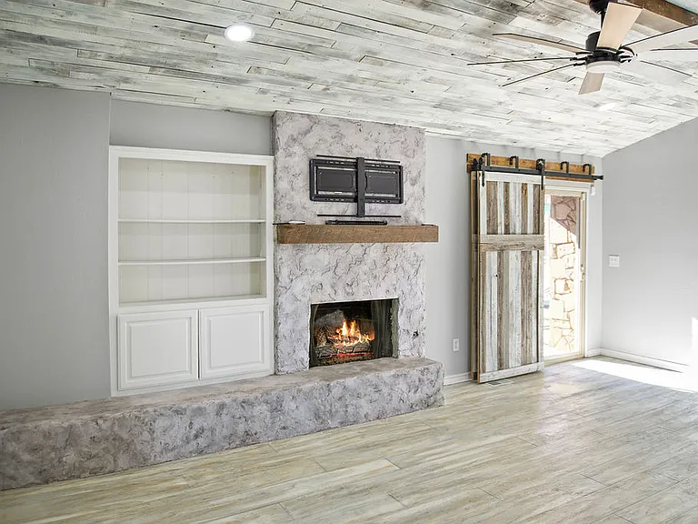 9724 Kent Dr — Photo 4