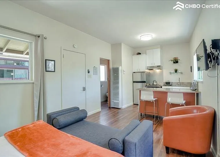 556 Vermont St — Photo 11