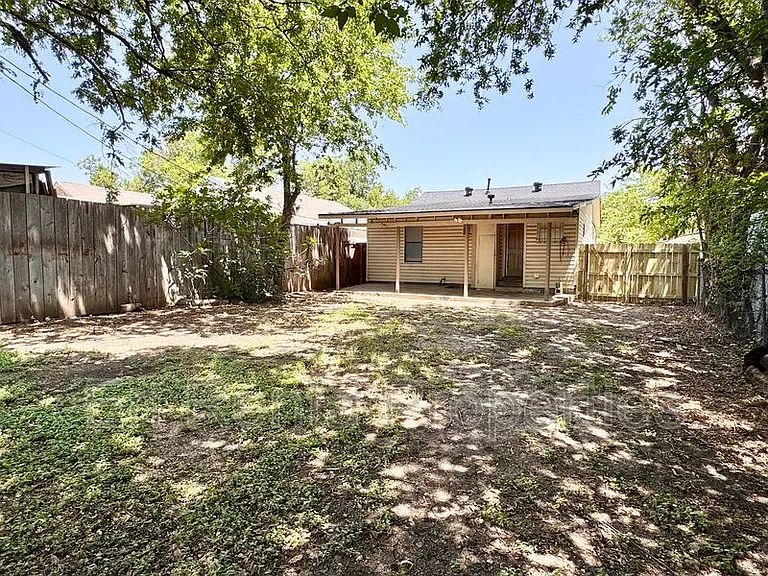 525 W Hammond St — Photo 23