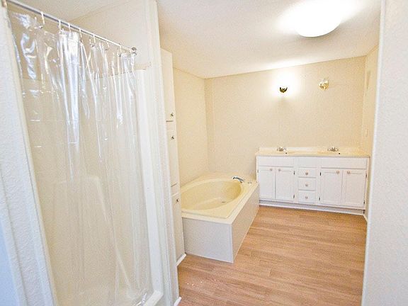 5th image of 300 Randell Dr Lot 08