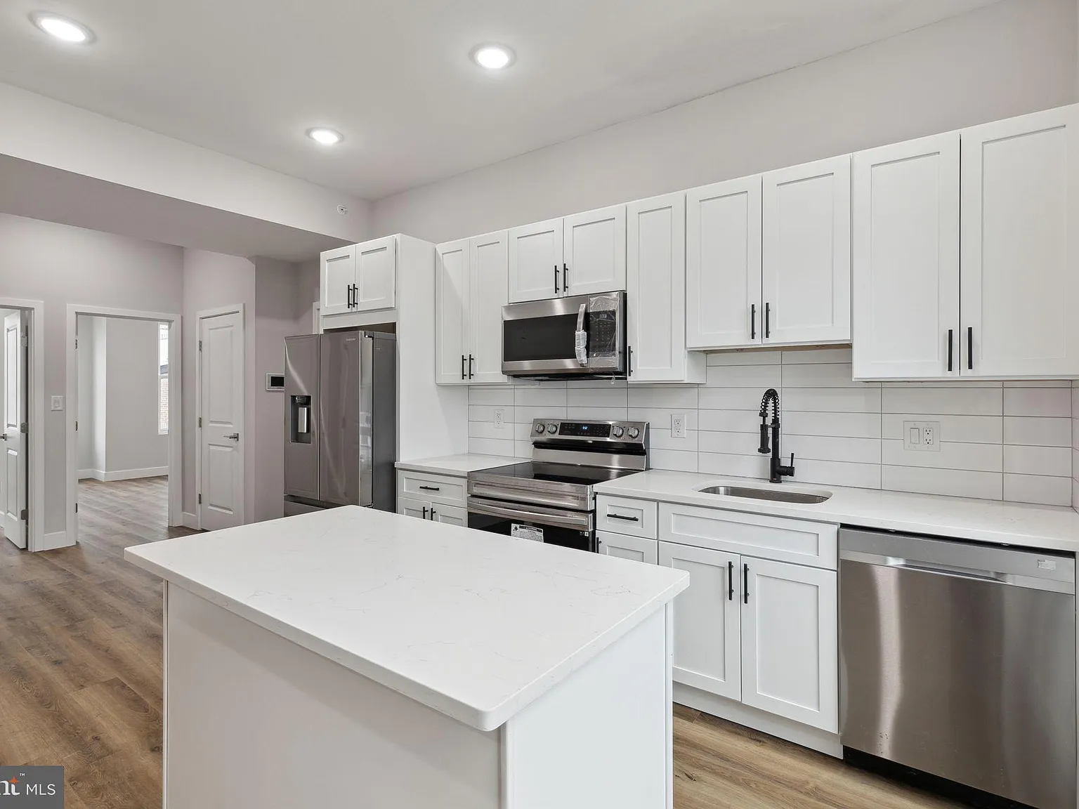 2 bed, 1.5 bath, $1,500 — Photo 4