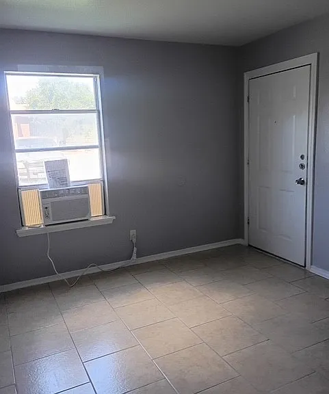 909 W Main St — Photo 7