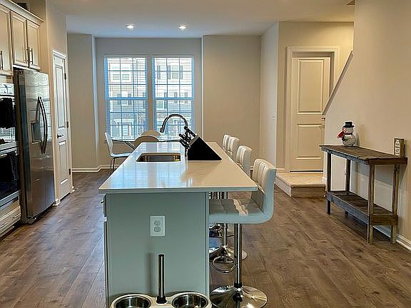 2nd image of 1809 Sag Harbor Ln