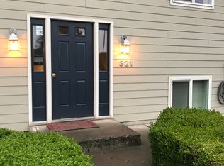 321 NE Damson Ave APT B, College Place, WA 99324