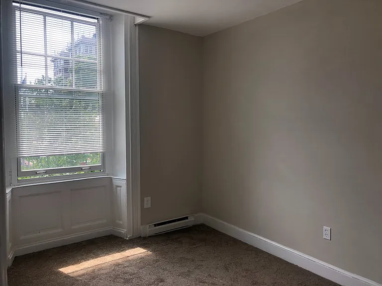 Huntington Apartments — Photo 17