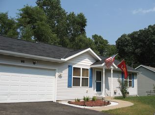 95 Scotts Dr, Holland, MI 49424