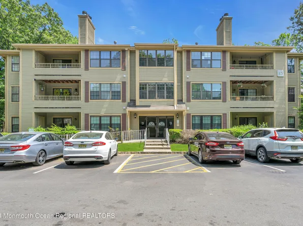 1305 Stoneridge Circle #1305, Helmetta, NJ 08828