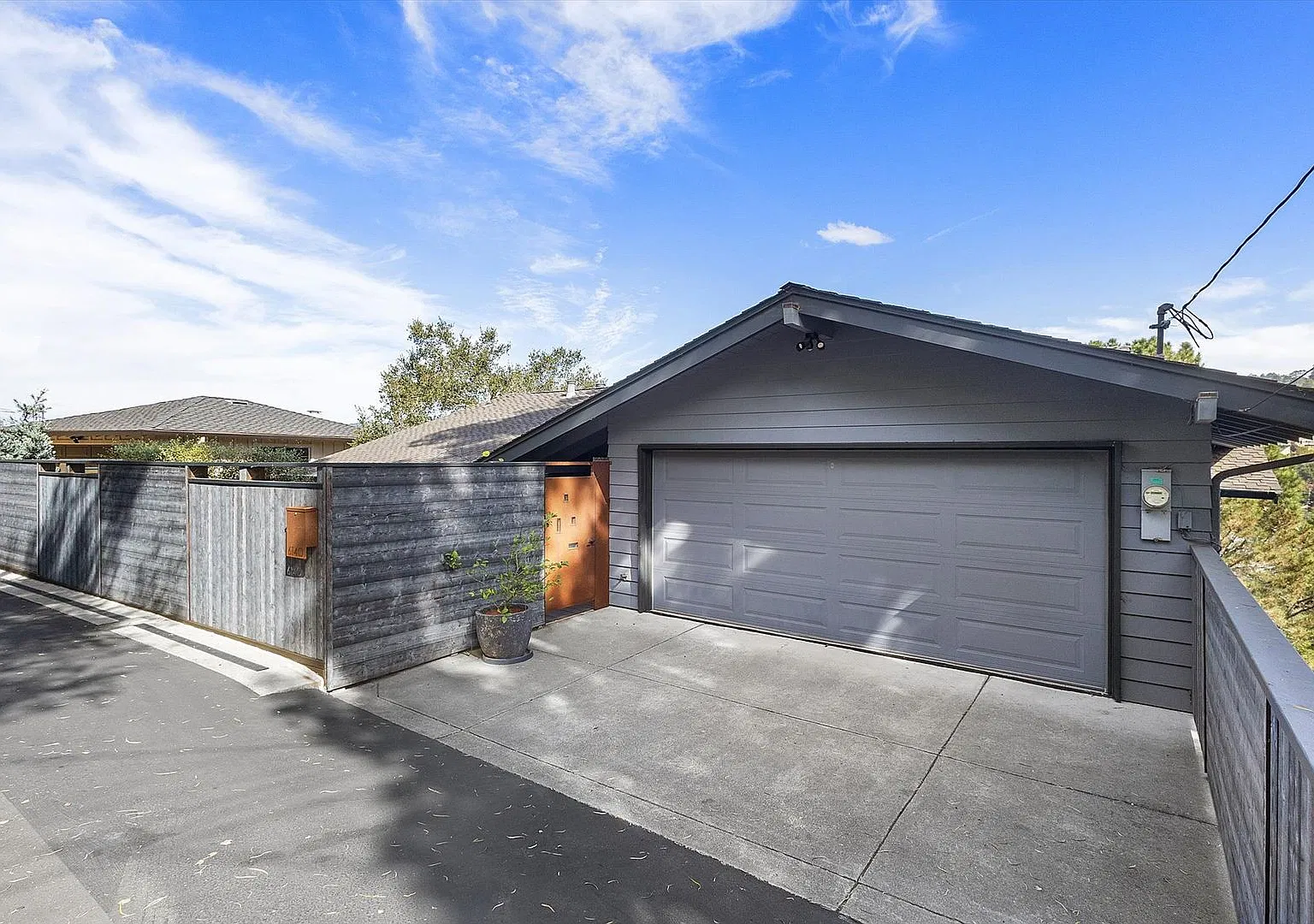 6140 Bullard Dr - 3 Bedrooms | 3 Bathrooms | Furnished Single-Family Home — Photo 2