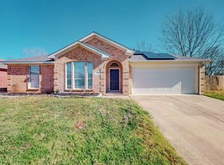 5807 Homestead Ct, Arlington, TX 76017