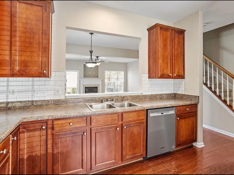305 Anterbury Dr — Photo 7