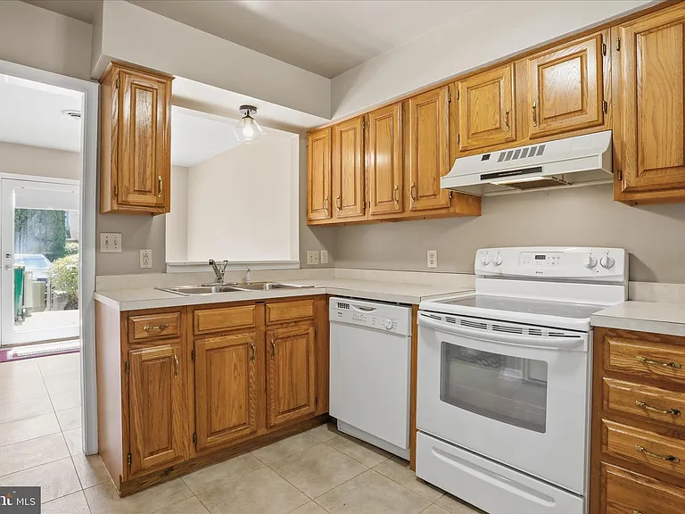 1008 Orchard Dr — Photo 6