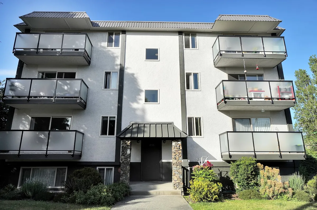 Madrona Manor Apartments — Photo 1