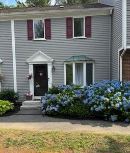 1102 Foxwood Cir, Peabody, MA, 01960