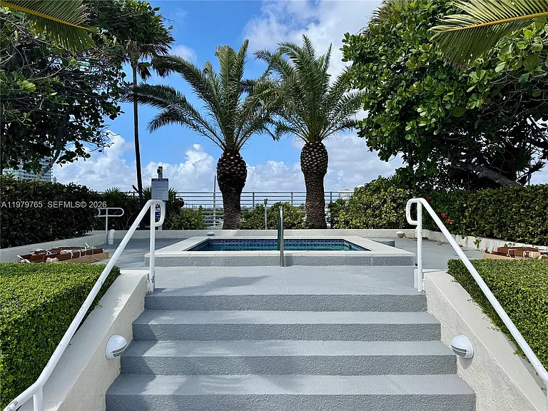 7330 Ocean Ter #8-D — Photo 33