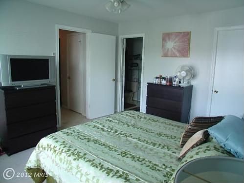 5th image of 6905 Victoria Dr Unit J