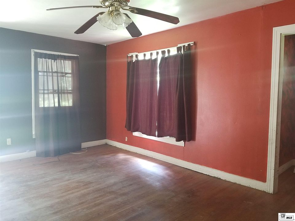 2nd image of 3904 Blanks St