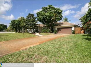 8591 Gatehouse Rd, Plantation, FL 33324