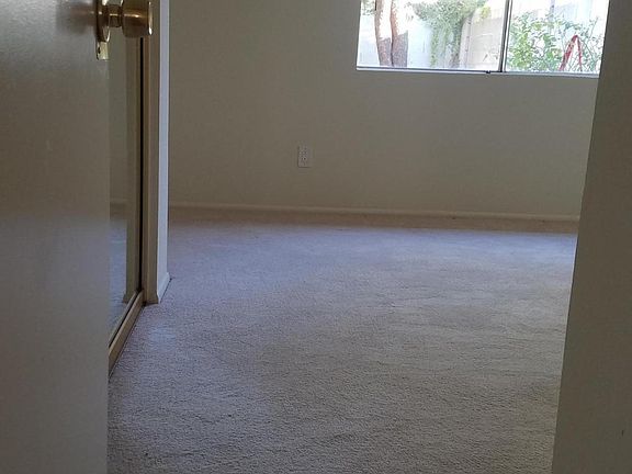 5th image of 1910 E Grandview Dr