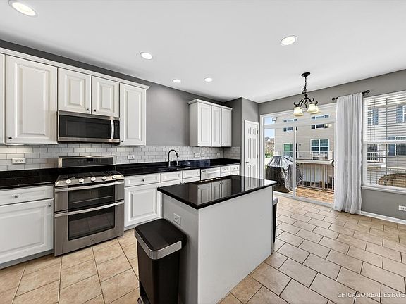 4th image of 403 Town Center Blvd