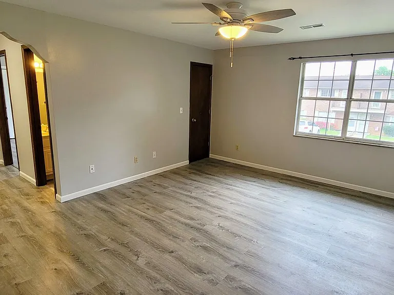 5 Eleven Estates Dr — Photo 3