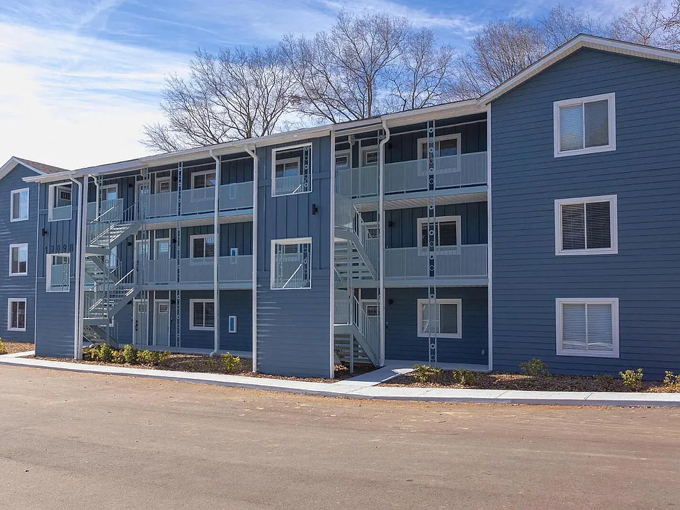1309 Hudson Ave #B4