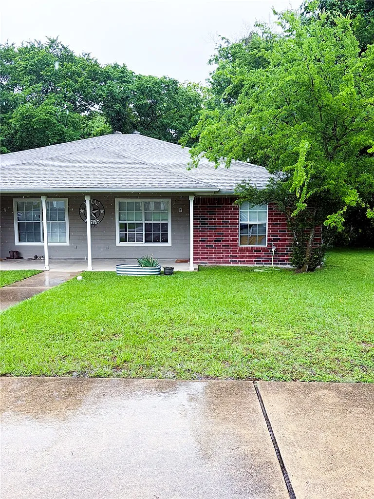 3 bed, 1096 sqft, $1,350 — Photo 1