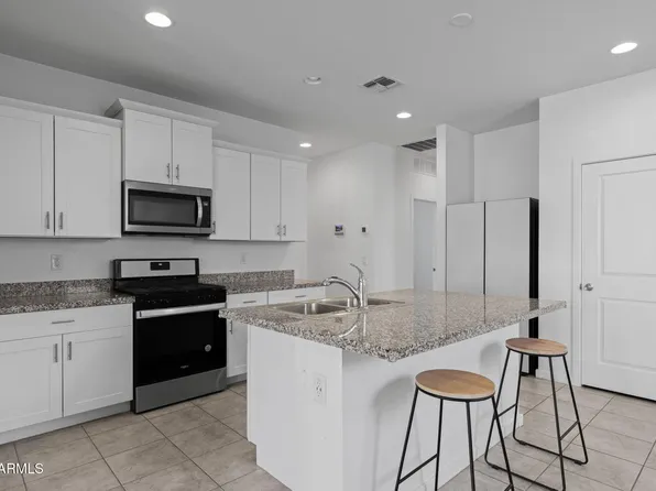 36987 N SIDEWINDER Drive, San Tan Valley, AZ 85140