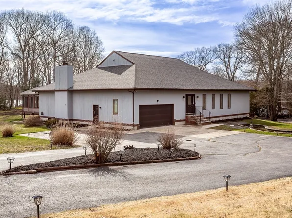 97 Reservoir Ave, Swansea, MA 02777