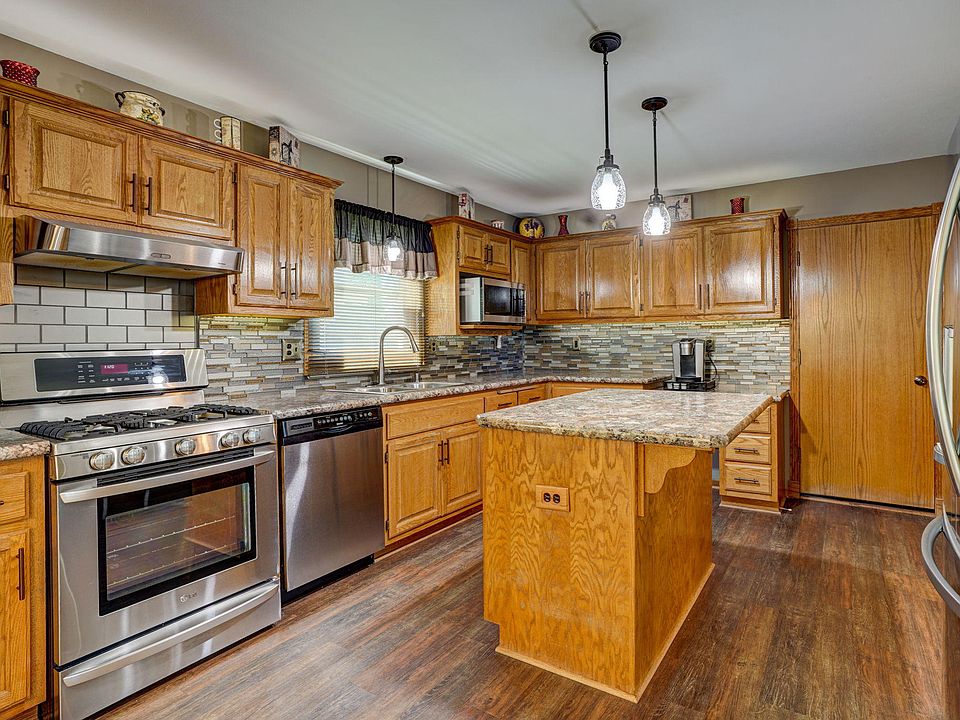 1st image of 1876 Thomas Dr