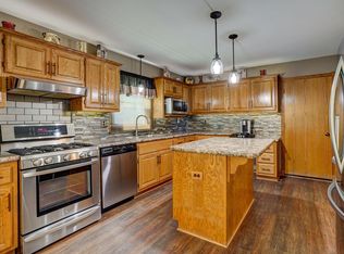 1876 Thomas Dr, East Troy, WI 53120