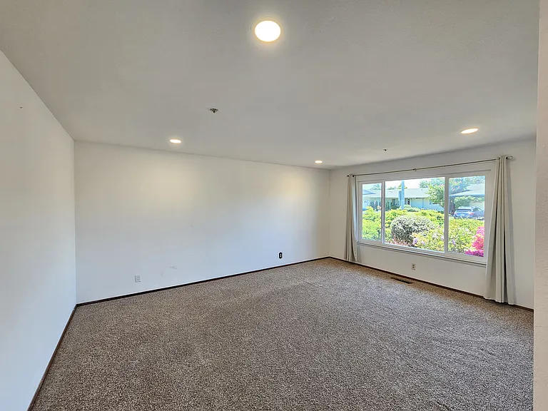 32270 Devonshire St — Photo 2