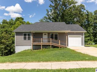 7205 S Woodland Dr, Radcliff, KY 40160
