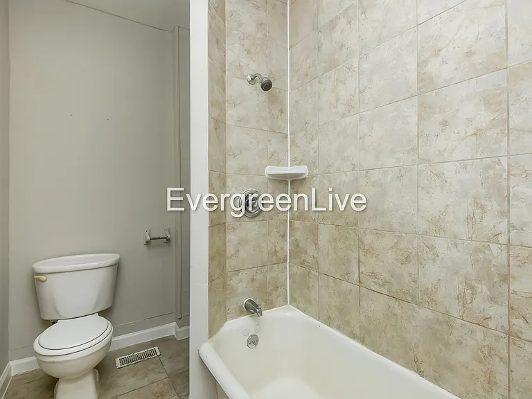 2837 Pelham Ave — Photo 12