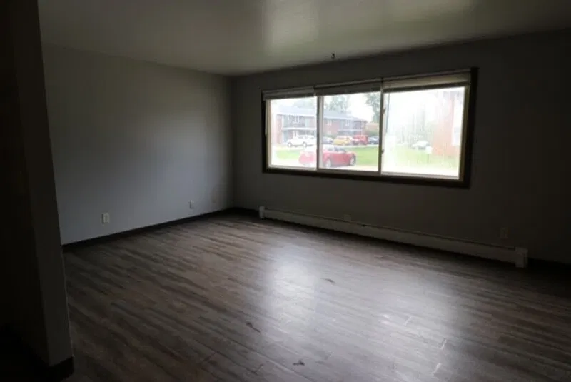 1303 Morris Ave — Photo 4