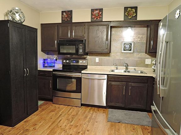 2nd image of 1709 Greenwood Pl NE
